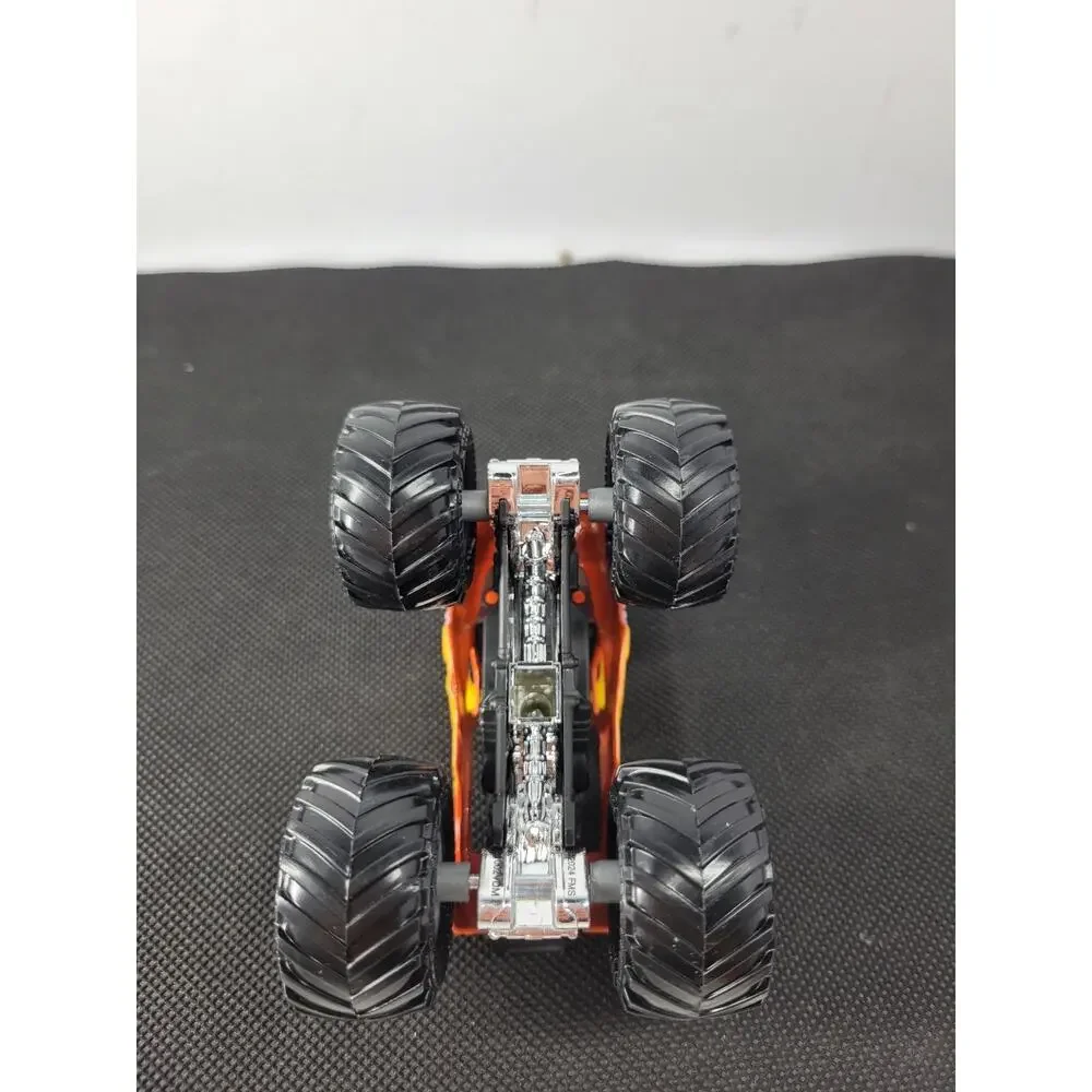 2020 Hot Wheels Monster Trucks Scorpion Sting Raceway Podium Crasher Loose